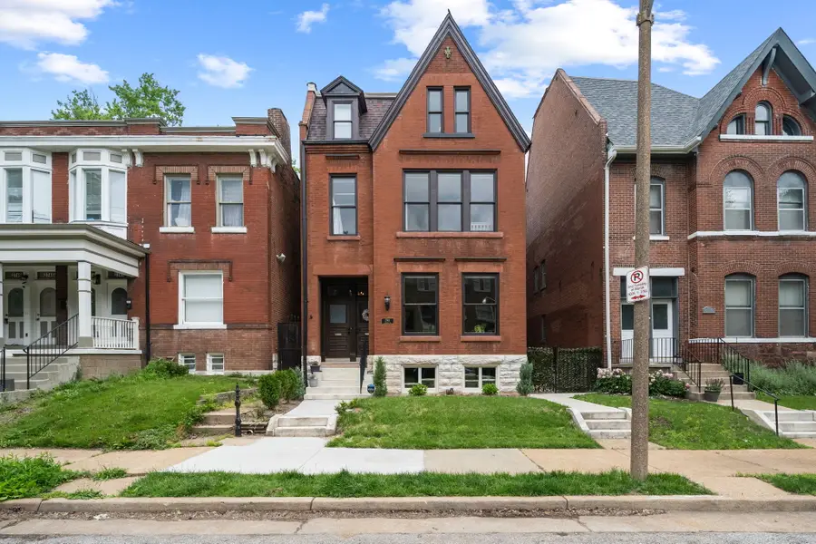 2745 Armand Place, Saint Louis, MO 63104 - #2
