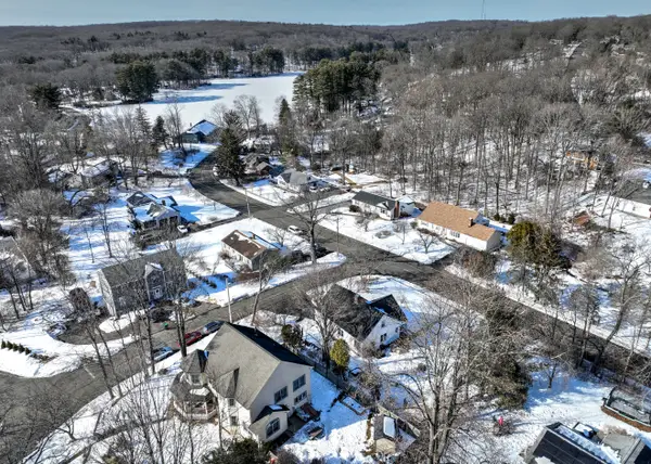 7 East Lake Road, Trumbull, CT 06611