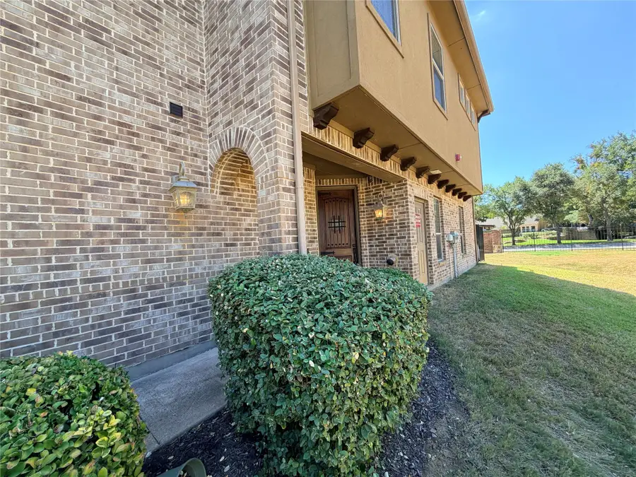 950 Brook Forest Lane, Euless, TX 76039 - #2
