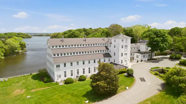 40 Web Avenue #11, North Kingstown, RI 02852