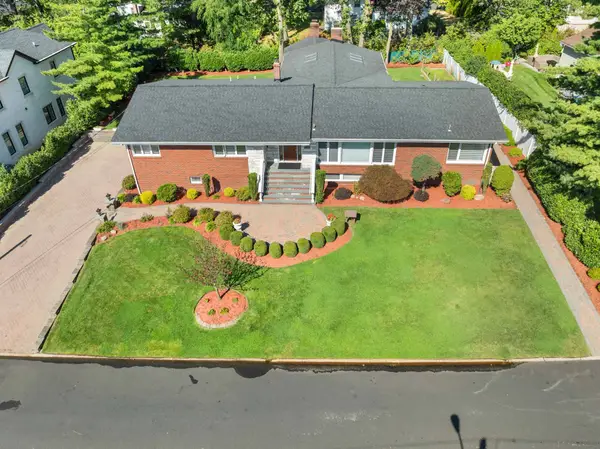 662 Summit Street, Englewood Cliffs, NJ 07632