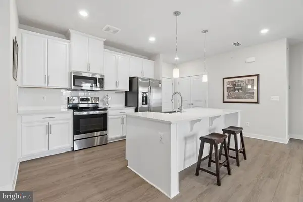 12850 Mosaic Park Way #Unit 2-W, Herndon, VA 20171