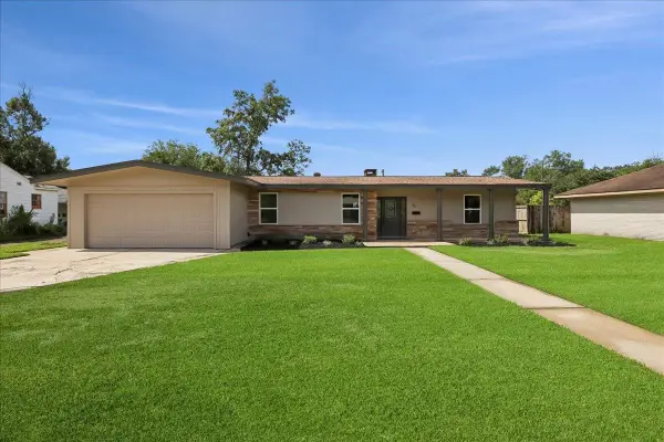 29 Knotty Pine Lane, Orange, TX 77630