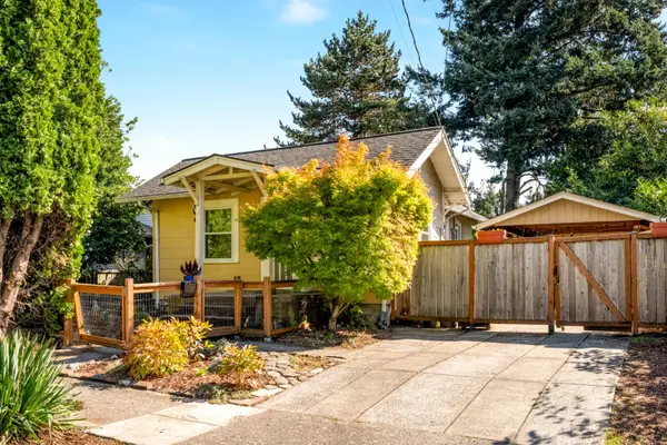 8250 NE Brazee St, Portland, OR 97220