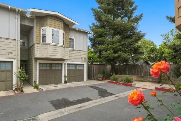 176 Valley Oak Drive, Napa, CA 94558