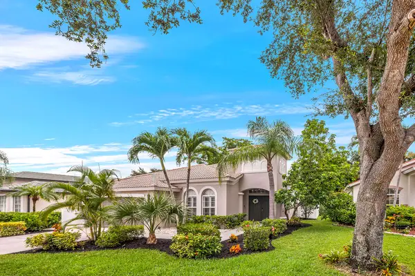 8260 Laurel Lakes Boulevard, Naples, FL 34119