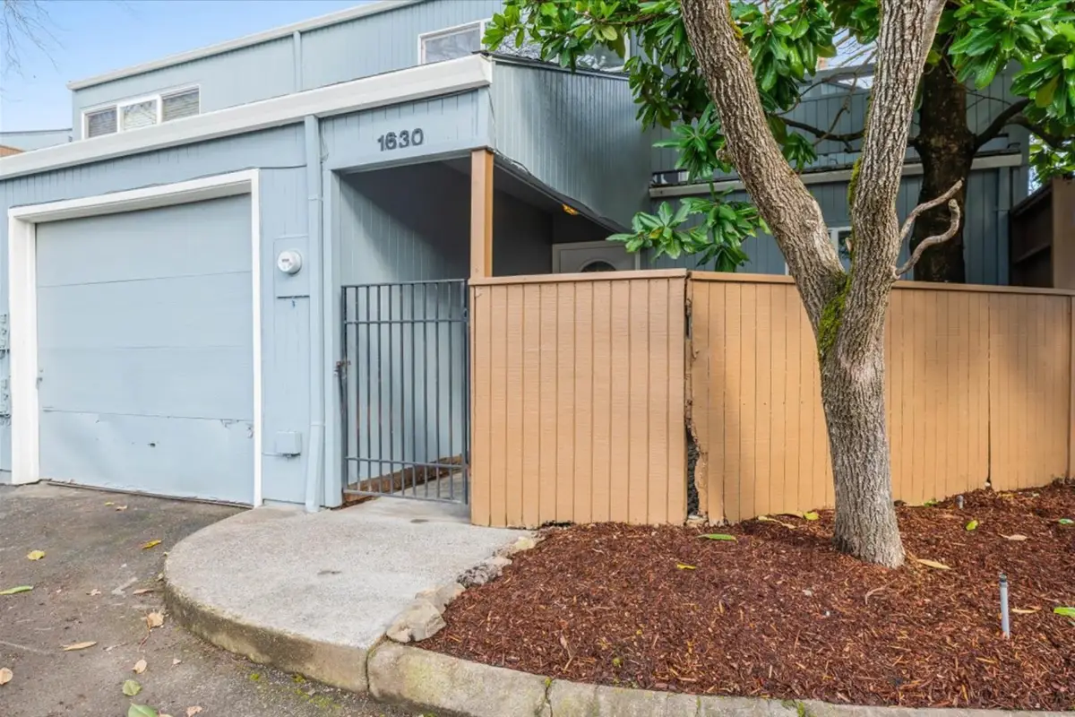 1630 NW Eastbrook Ct, Beaverton, OR 97006 - Image #1