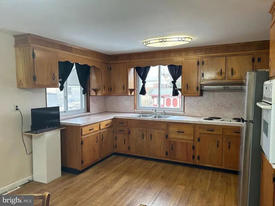 2112 N Lee Ln, Aston, PA 19014 - #3