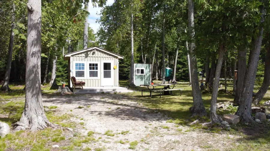 285 E Pontchartrain Trl, Hessel, MI 49745 - #2