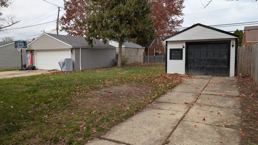 8320 Parmenter Drive, Parma, OH 44129 - Image #2