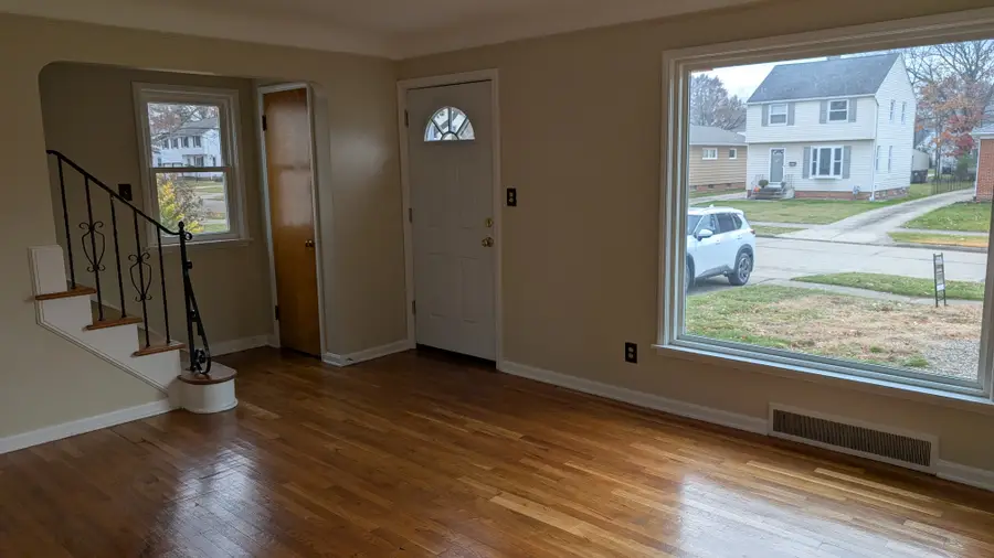 8320 Parmenter Drive, Parma, OH 44129 - Image #3