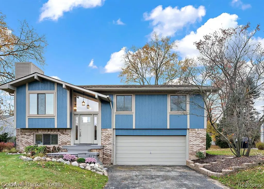 7663 Pleasant Manor Drive, Waterford, MI 48327 - #1