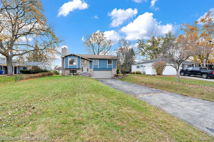 7663 Pleasant Manor Drive, Waterford, MI 48327 - #2