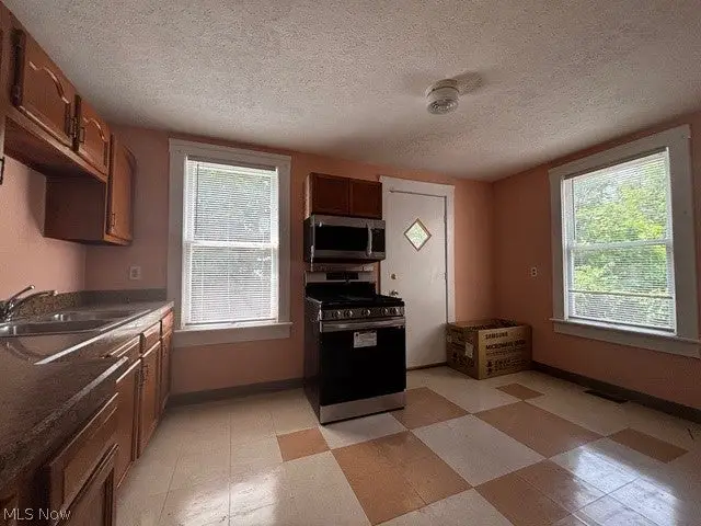 10102 Ostend Avenue, Cleveland, OH 44108 - #3
