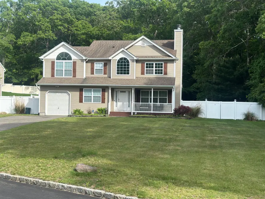 18 Mill Lane, Medford, NY 11763 - #2