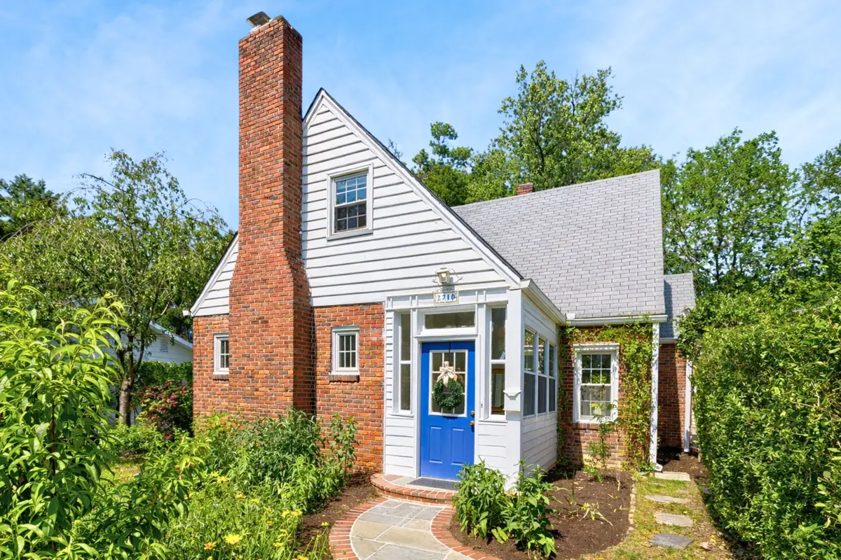2710 S Joyce St, Arlington, VA 22202 - #1