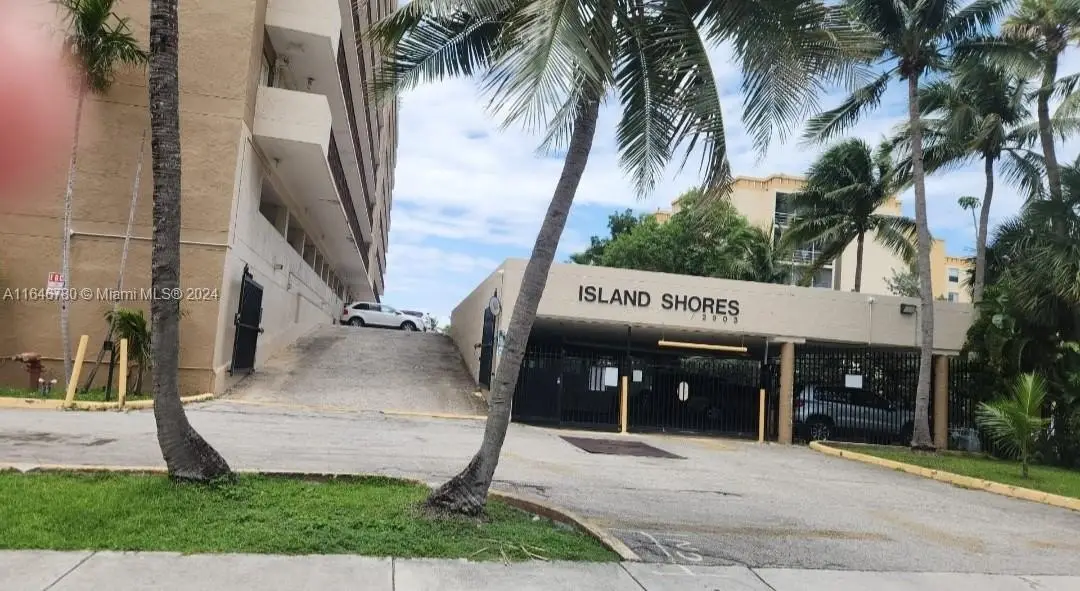 2903 NE 163 ST #405, North Miami Beach, FL 33160 - #1