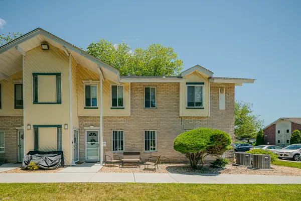 49 Navajo Court #49, Coram, NY 11727