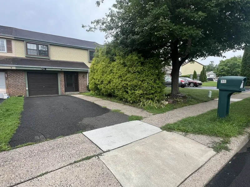36 Greenwoods Dr, Horsham, PA 19044 - #1