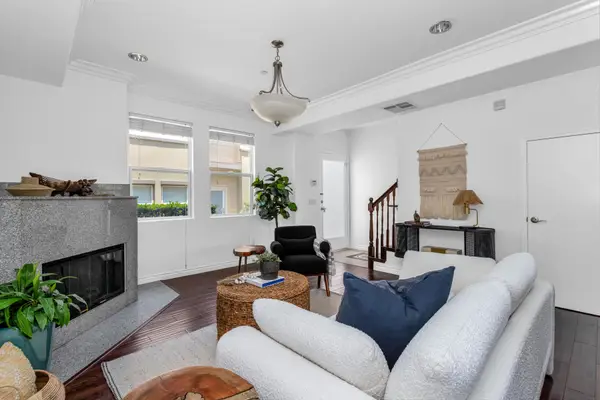 431 N Los Robles Avenue #2, Pasadena, CA 91101