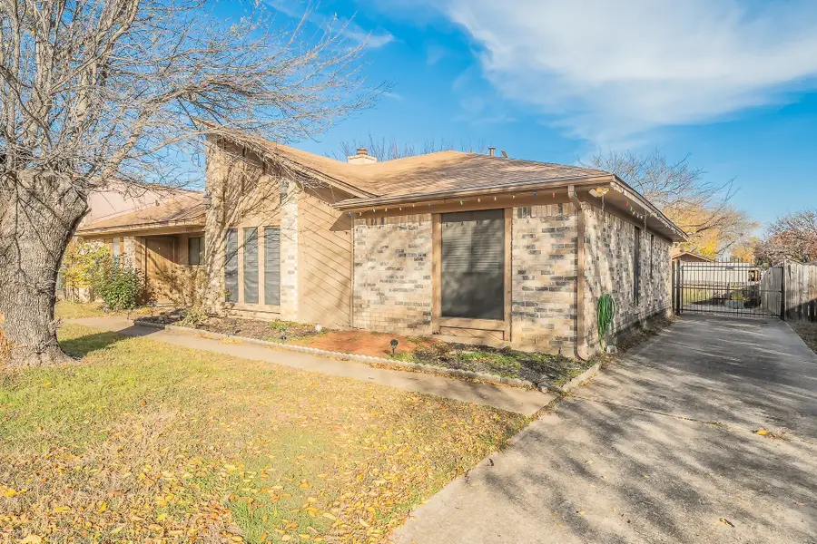 808 Blessing Creek Drive, Euless, TX 76039 - #3