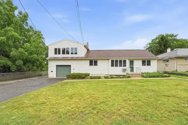 5 Lexington Avenue, Wallington, NJ 07057