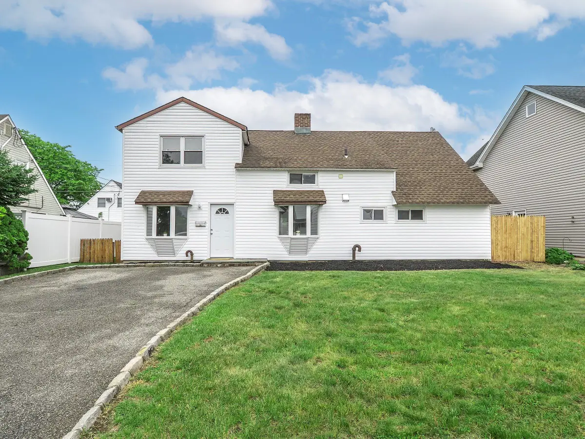 61 Kingfisher Road, Levittown, NY 11756 - #1