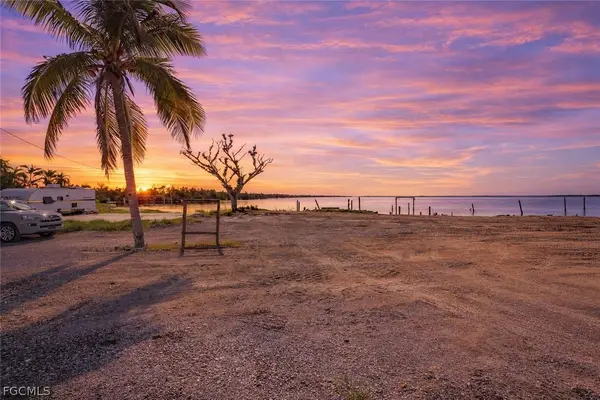 4225-4227 Pine Island Road Nw, Matlacha, FL 33993