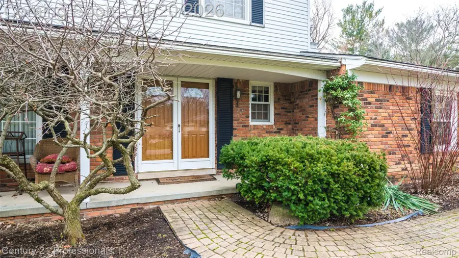 21824 Rathlone Drive S, Northville, MI 48167 - #2