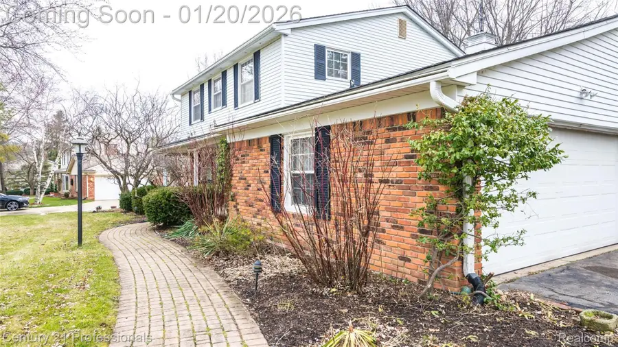 21824 Rathlone Drive S, Northville, MI 48167 - #3