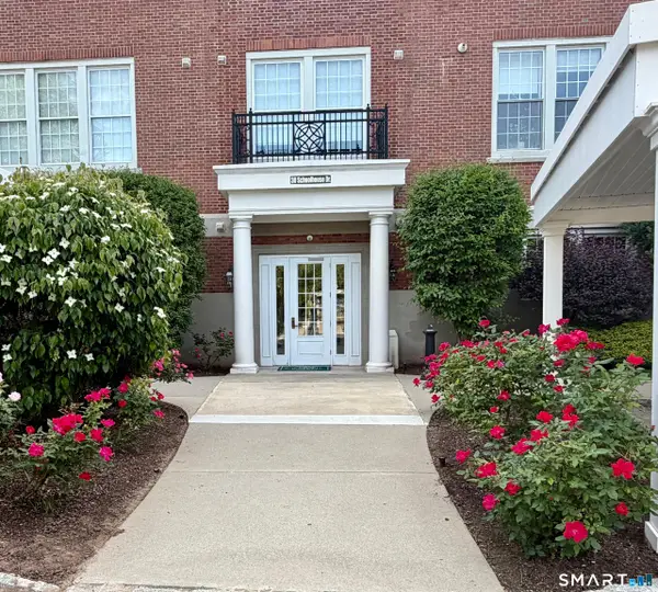 30 Schoolhouse Drive #105 #105, West Hartford, CT 06110