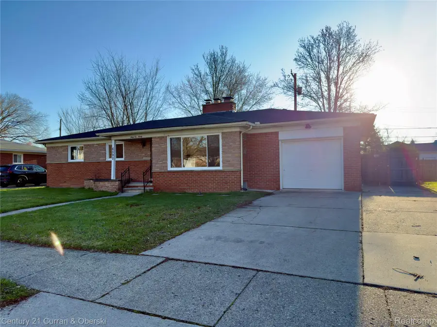 6590 Rockland Street, Dearborn Heights, MI 48127 - #3
