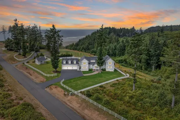30 Chauncey Lane W, Pacific Beach, WA 98571