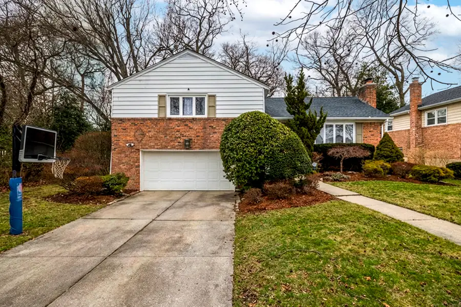 105 Reeve Road, Rockville Centre, NY 10013 - #2