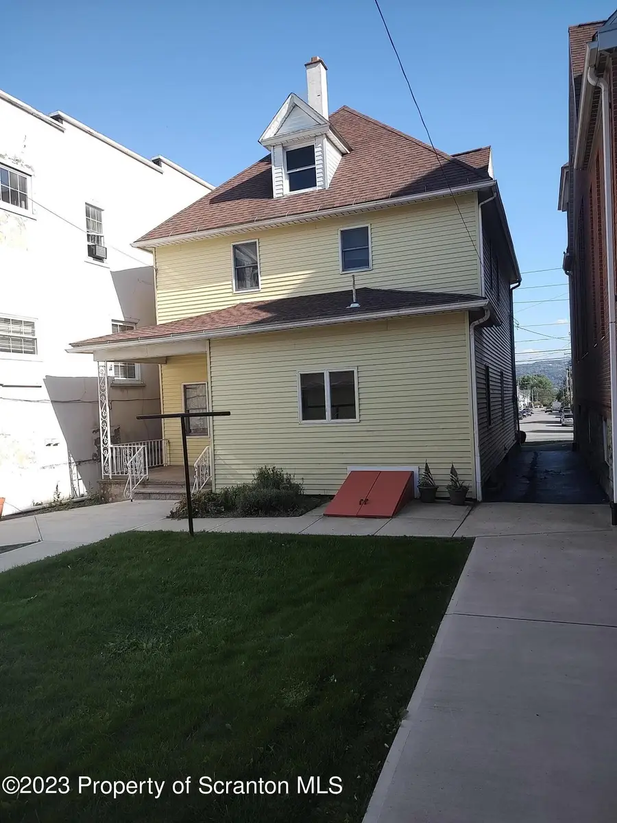 940 S Main St, Scranton, PA 18504 - #2