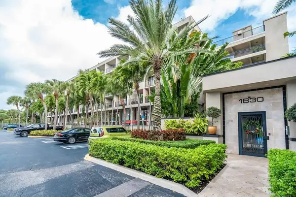 1830 Embassy Drive #121, West Palm Beach, FL 33401