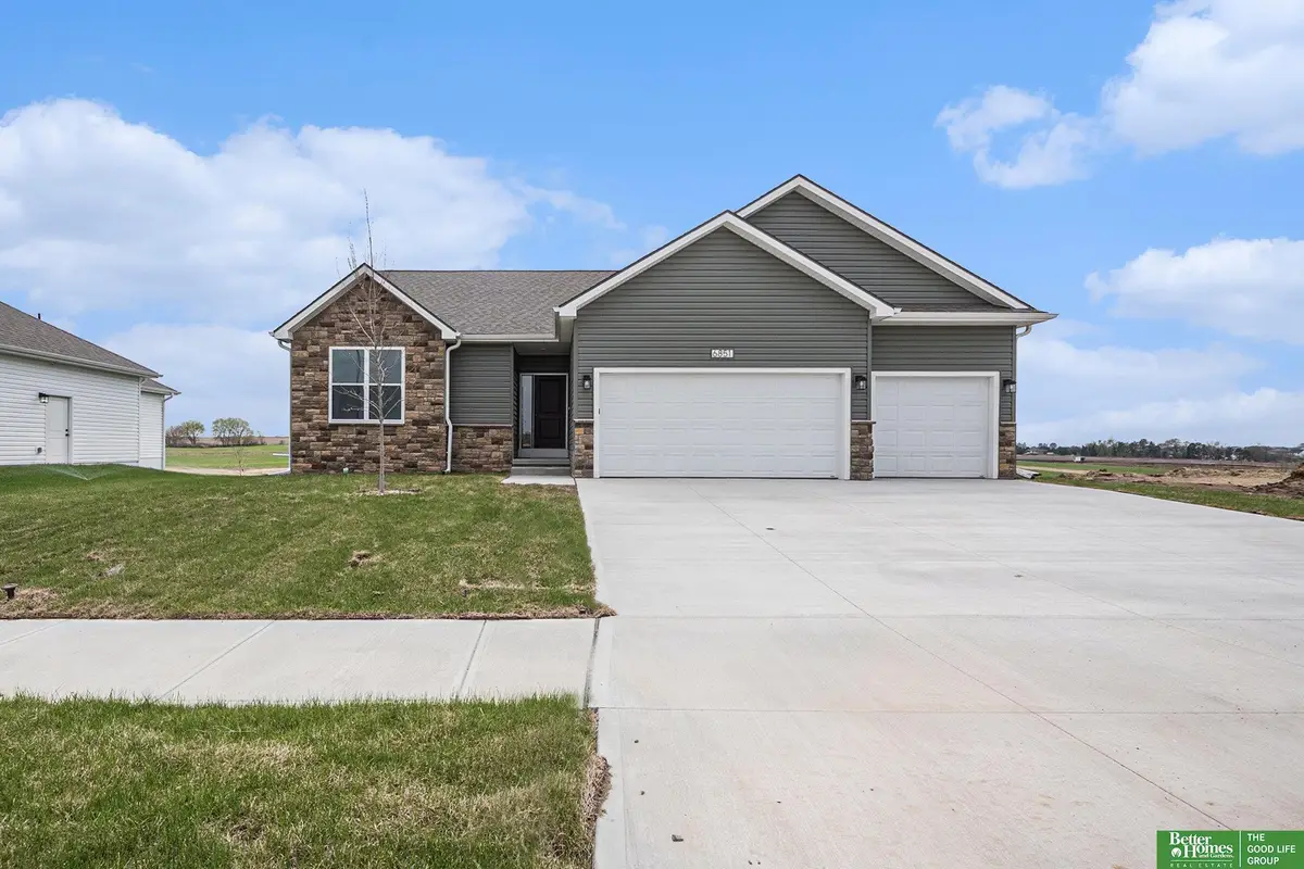 6851 Stony Point Drive, Papillion, NE 68133 - #1
