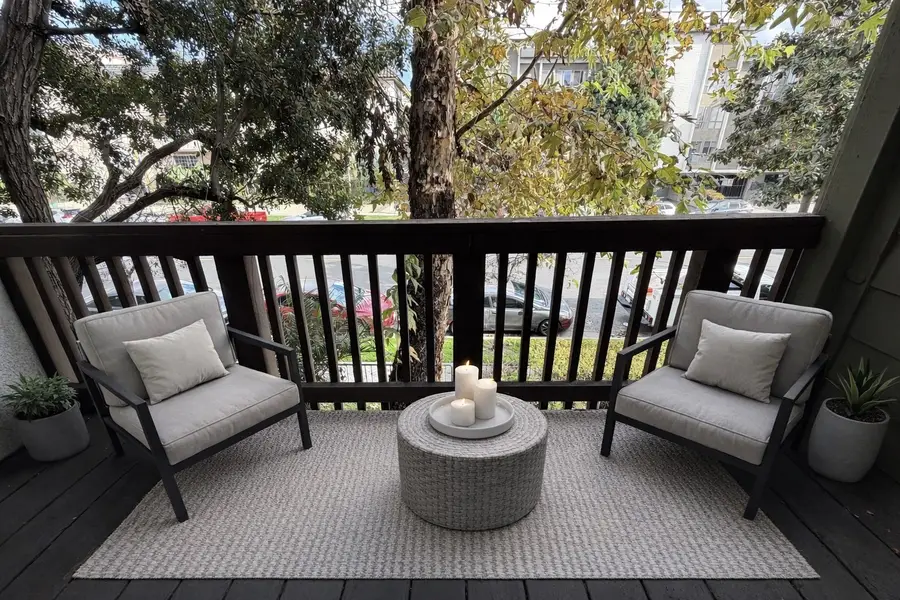 525 S Ardmore Avenue #206, Los Angeles, CA 90020 - Image #3