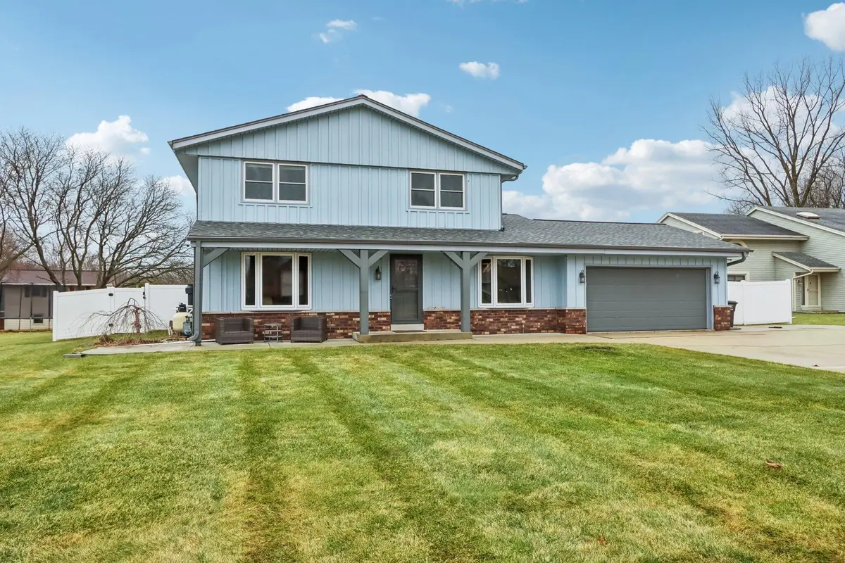 N28W22131 Indianwood Ct, Pewaukee, WI 53186 - #1