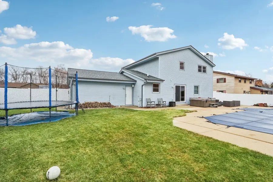 N28W22131 Indianwood Ct, Pewaukee, WI 53186 - #2