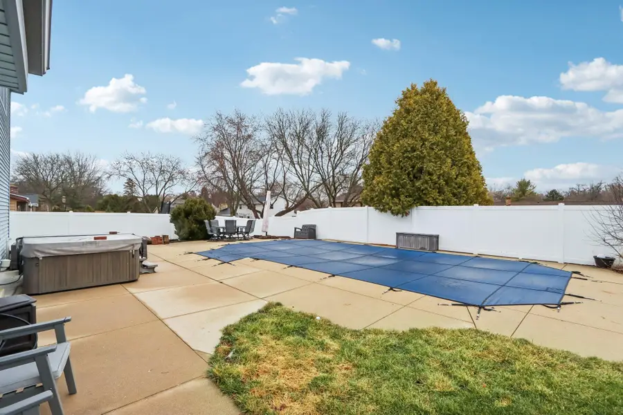 N28W22131 Indianwood Ct, Pewaukee, WI 53186 - #3