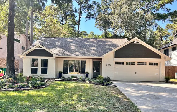 235 S Pathfinders Circle, The Woodlands, TX 77381