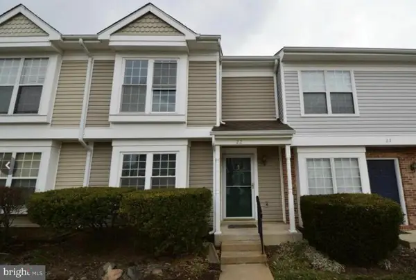 22 Essex Square, Sterling, VA 20164