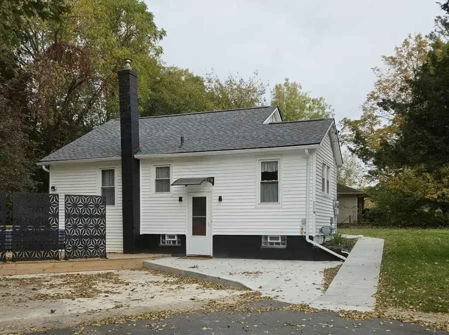 325 N Kendall Avenue, Kalamazoo, MI 49006 - #2