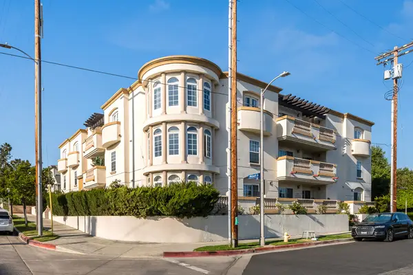 4832 Whitsett Avenue #305, Valley Village, CA 91607