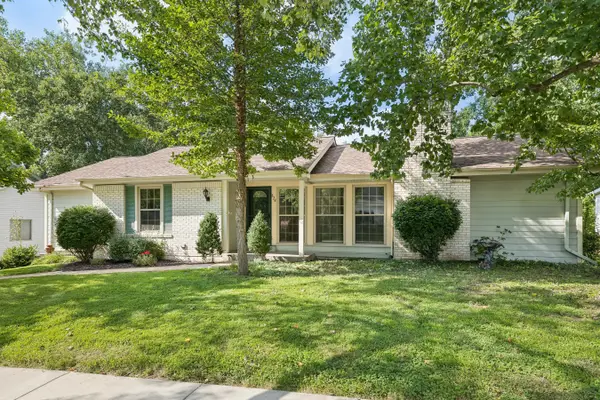 824 La Bonne Parkway, Manchester, MO 63021