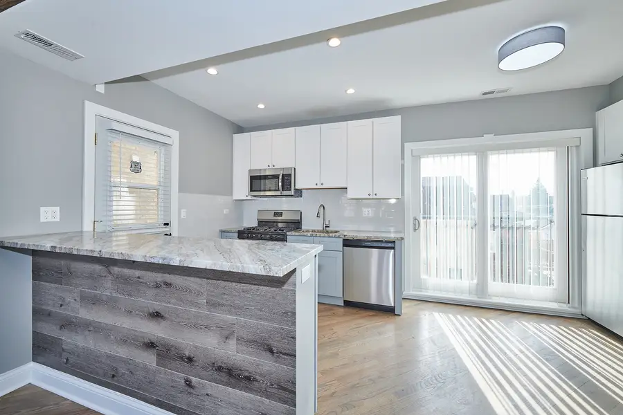 5709 W Seminole Street , 1, Chicago, IL 60646 - #2