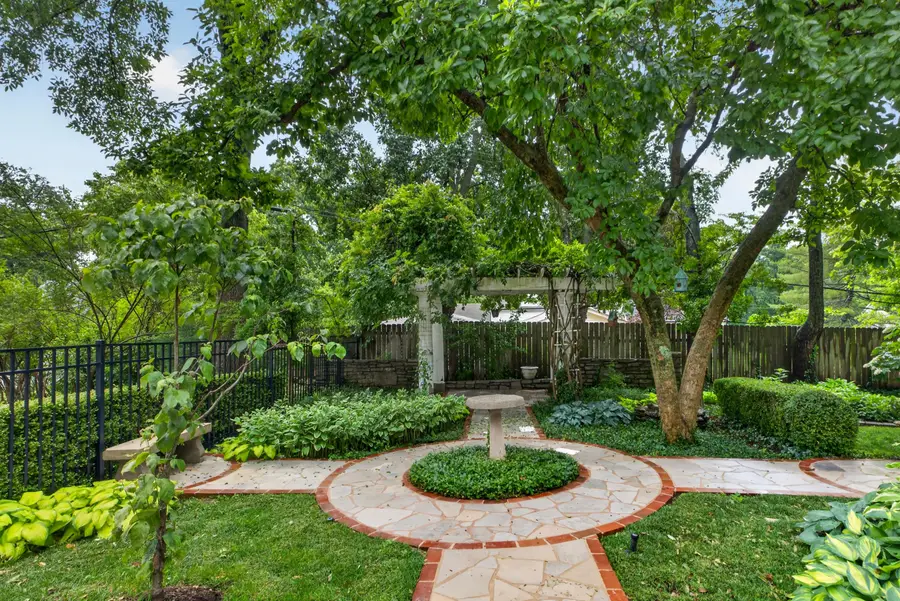 1 Lorenzo Lane, Ladue, MO 63124 - #2