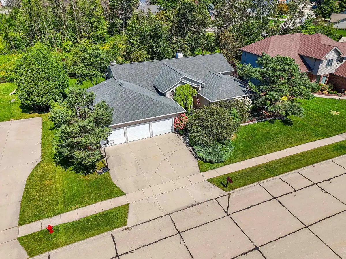 3718 Westwood Lane, Manitowoc, WI 54220-1672 - #1