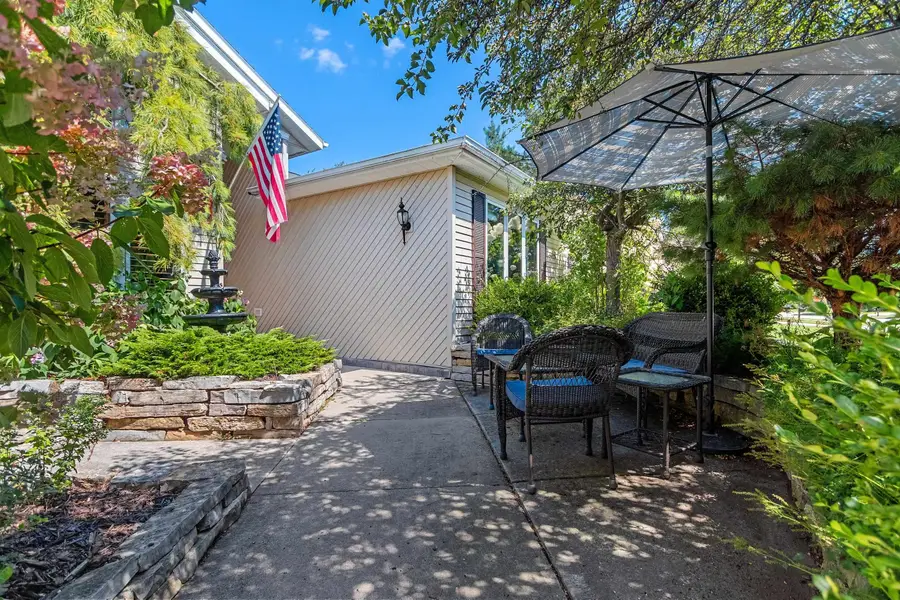 3718 Westwood Lane, Manitowoc, WI 54220-1672 - #3